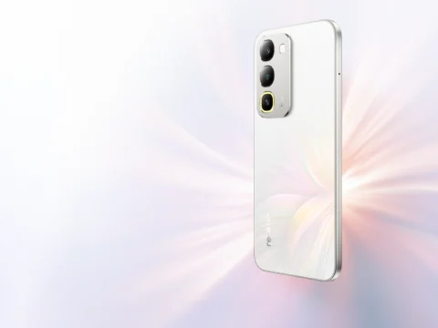 realme C100 official product image