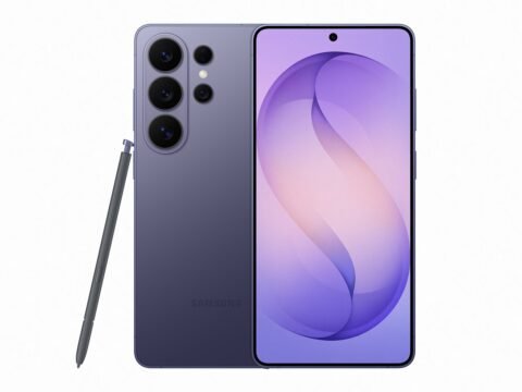 Samsung Galaxy S26 Ultra in Cobalt Violet, front and back with S Pen